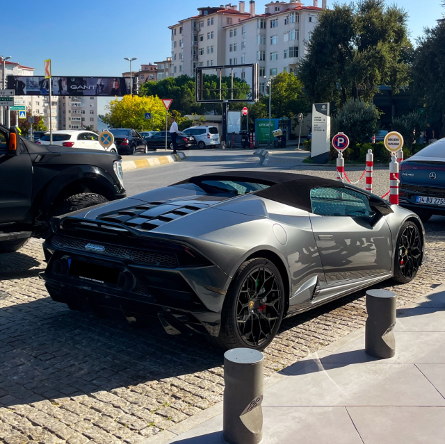 Torreira, Barcelona maçı öncesi 56,5 milyon TL’lik Lamborghini ile görüntülendi