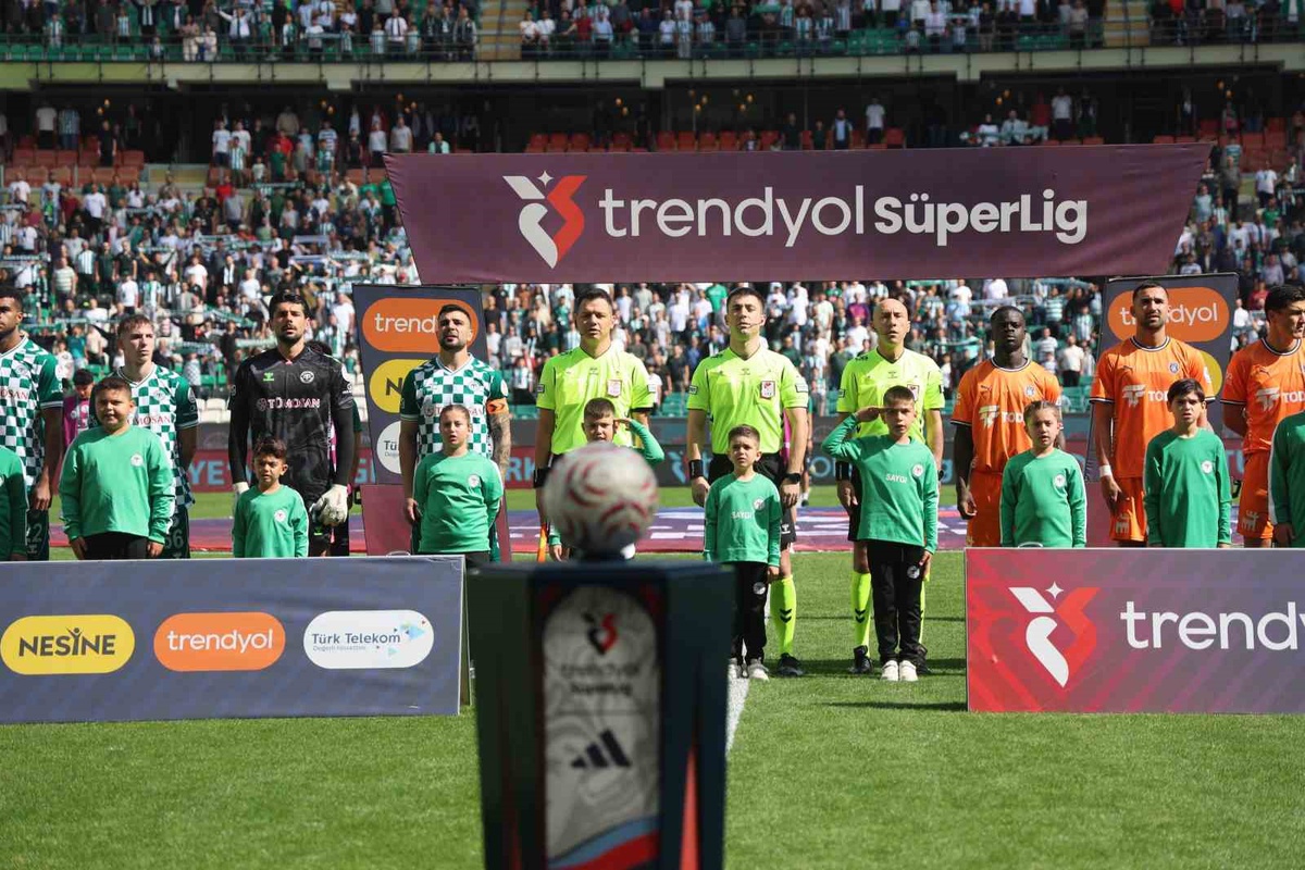 Süper Lig\'de 7. hafta 24 golle sona erdi; üç büyükler sahadan galibiyetle ayrıldı
