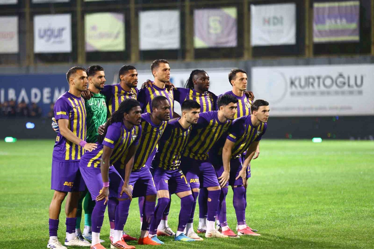 Süper Lig\'de Göztepe, Esenyurt\'ta Eyüpspor karşısında ilk 15 dakikayı 1-0 önde geçti