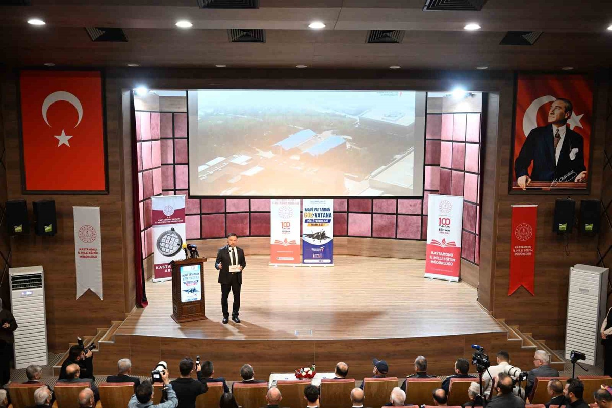 Kastamonu\'da Demiroğlu, KAAN\'ın yeni prototiplerinin bu yıl uçacağını söyledi