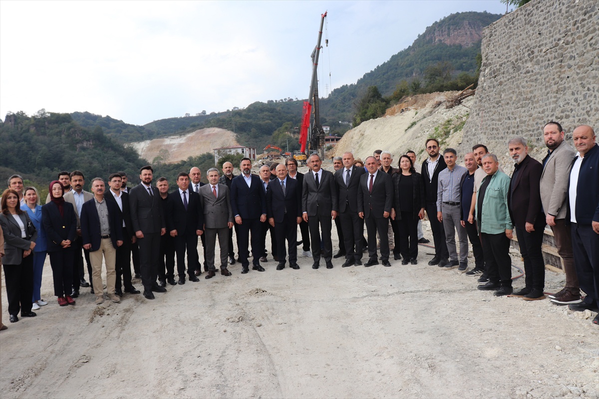 Özer, 1 milyar liralık projede Ünye-Akkuş-Niksar Yolu\'nun aralık sonunda açılacağını dedi