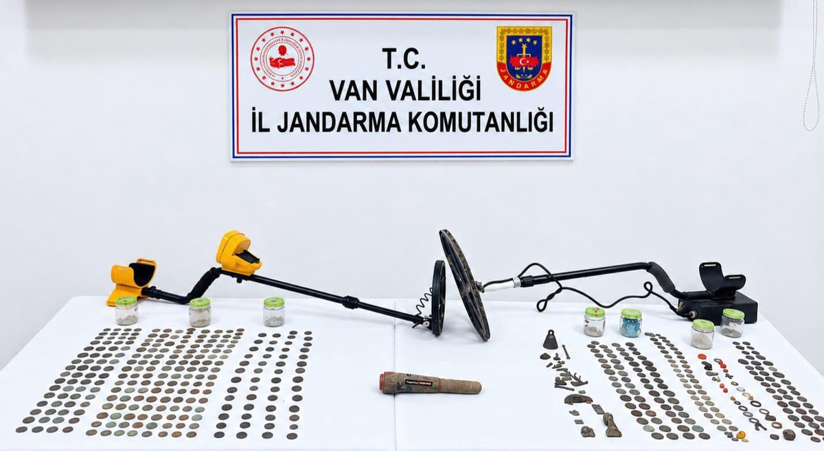 Van Çaldıran\'da jandarma 529 Roma sikkesi ele geçirdi
