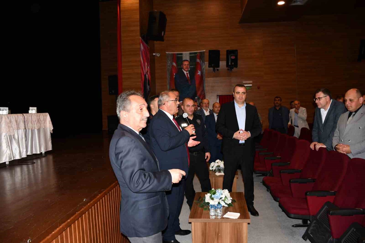 Vezirköprü\'de 3 bin 699 öğrenci için servis personeline bilgilendirme yapıldı