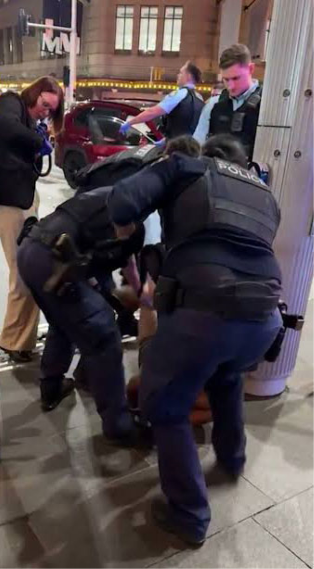 Yarı çıplak halde otomobil çaldı, ortalığı birbirine kattı