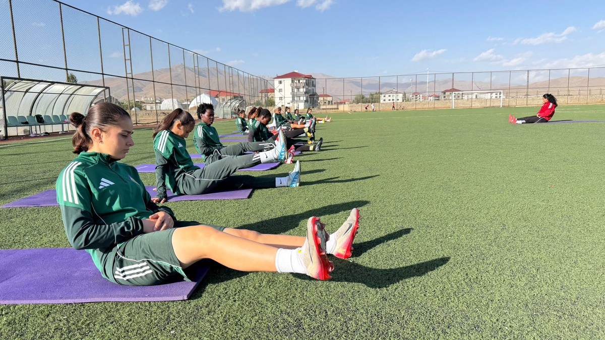Yüksekova Spor\'da A takım ve altyapıda oynayan kardeşler milli forma hedefliyor