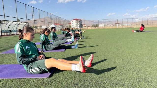 Yüksekova Spor'da A takım ve altyapıda oynayan kardeşler milli forma hedefliyor