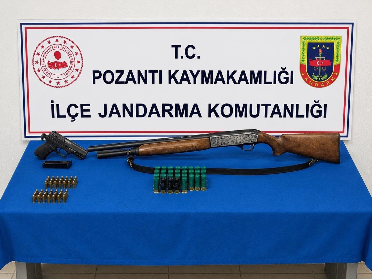 Adana Pozantı\'da jandarmanın aramasında ruhsatsız silah ve uyuşturucu ele geçirildi