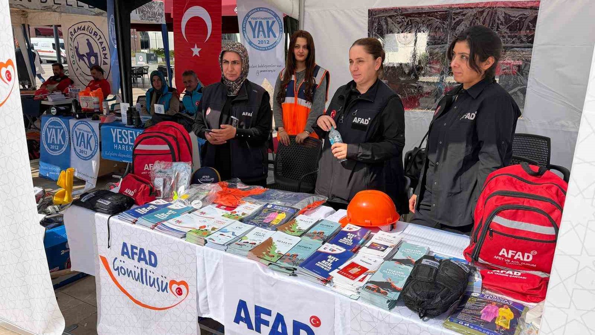 Adıyaman Kent Meydanı\'nda AFAD Tanıtım Noktası afet bilinci için kuruldu
