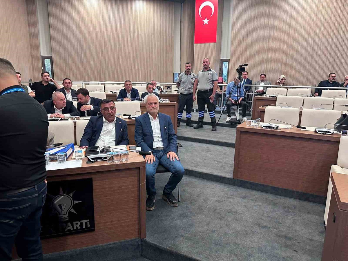 AK Parti Eyüpsultan videosunda \'mahkeme salonlarına muhtaç ettiniz\' tepkisi öne çıktı