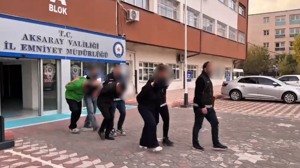 Aksaray\'da 4 kişinin midesinden 1 kilo 250 gram eroin çıktı, şüpheliler tutuklandı