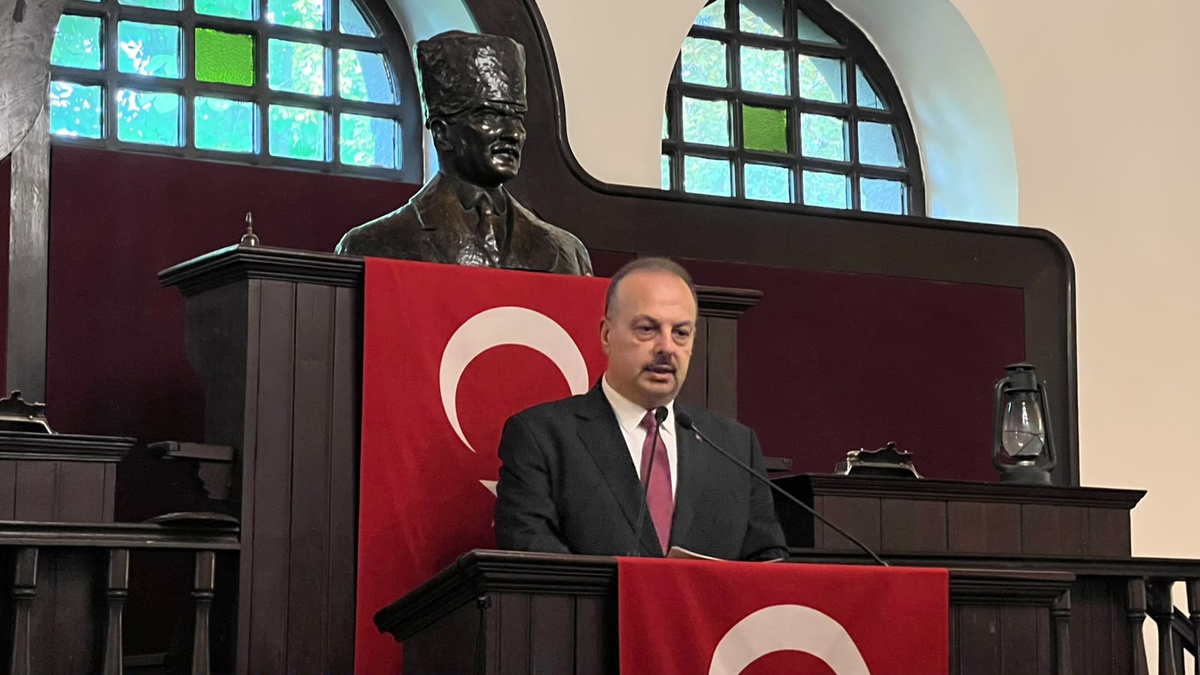 Ankara\'nın Başkent Oluşunun 103. Yılı Anıtkabir ve İlk Meclis\'te Kutlandı