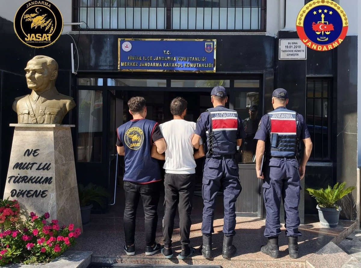Antalya\'da jandarma son bir haftada 594 kişiyi yakaladı, 3 hükümlü tutuklandı