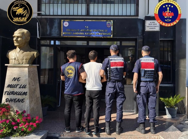 Antalya'da jandarma son bir haftada 594 kişiyi yakaladı, 3 hükümlü tutuklandı
