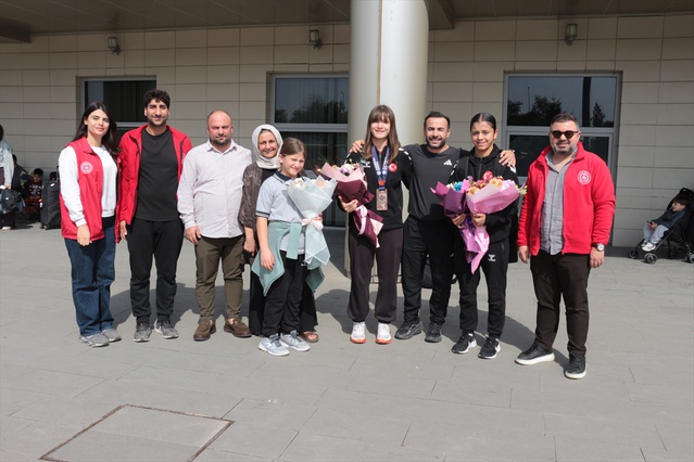 Avrupa Boks Şampiyonası'nda bronz alan Sudenur Yalgattekin Cizre'de karşılandı