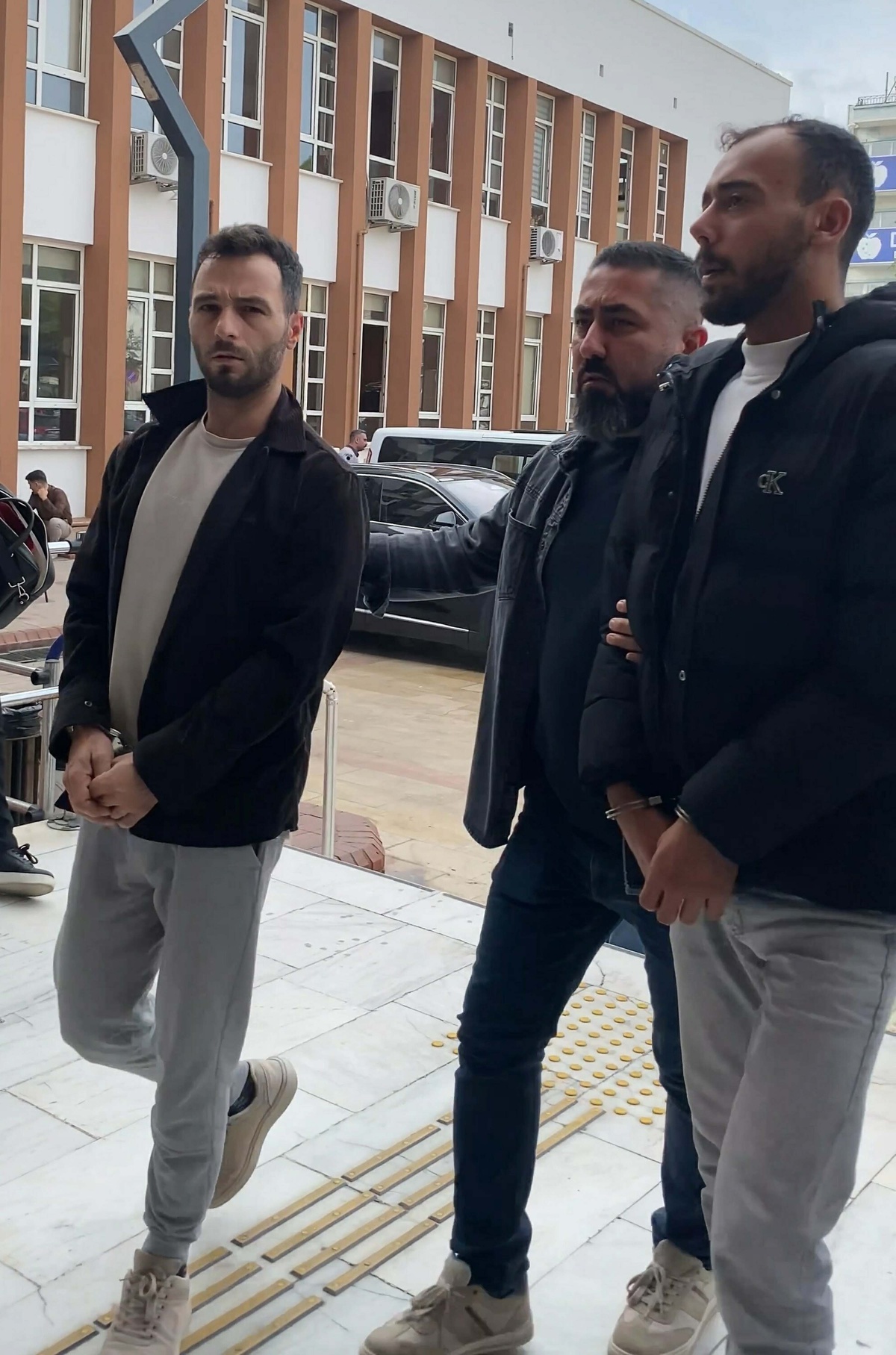 Aydın\'da iki otomobilde 50 gram kokain ele geçirildi, 4 şüpheli tutuklandı
