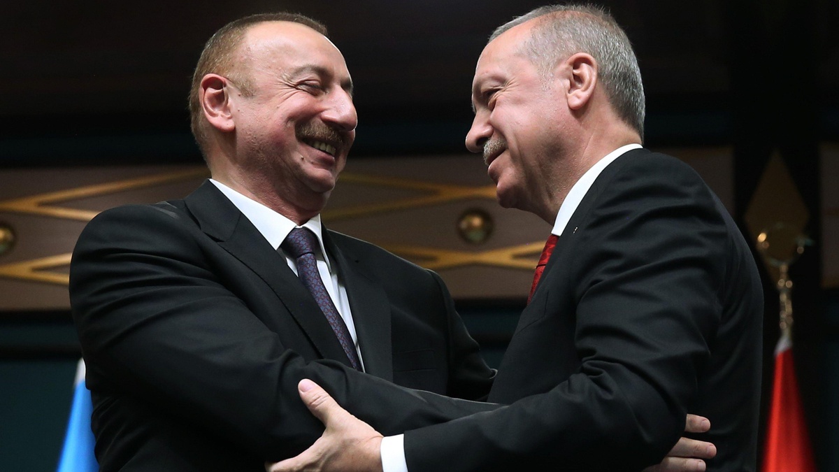 Azerbaycan\'da kıyafet kuralı protestolarında 37 kişi gözaltına alındı