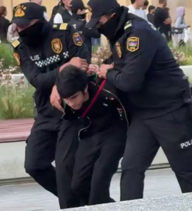 Azerbaycan'da <a class='keyword-sd' href='/28-subat/' title='28 Şubat'>28 Şubat</a> dönemini hatırlatan gözaltı görüntüleri