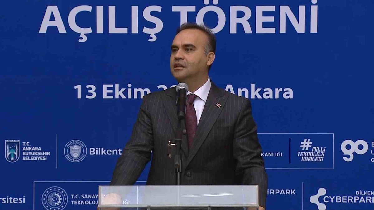 Bakan Kacır: "Şirketlerini kuracak girişimcilerimize 1 milyon 350 bin lira yatırım imkanı sunuyoruz"