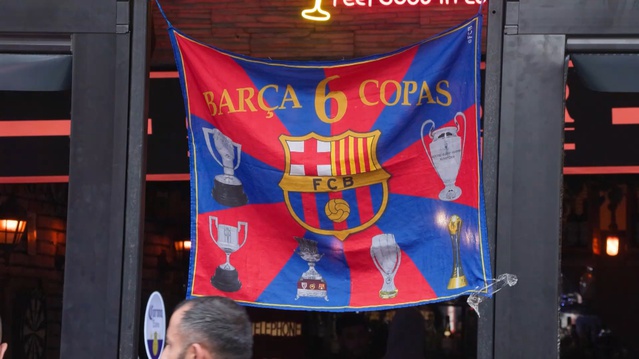 Galatasaray maçı için İstanbul'a gelen Barcelona taraftarları Sultanahmet'te toplandı