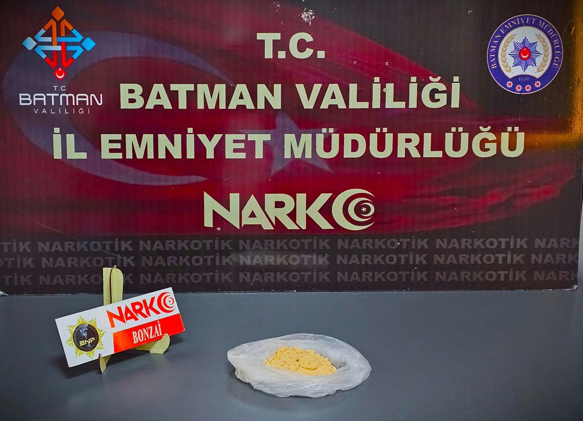 Batman\'da üst aramasında eroin ve sentetik uyuşturucu bulunan 2 zanlı tutuklandı