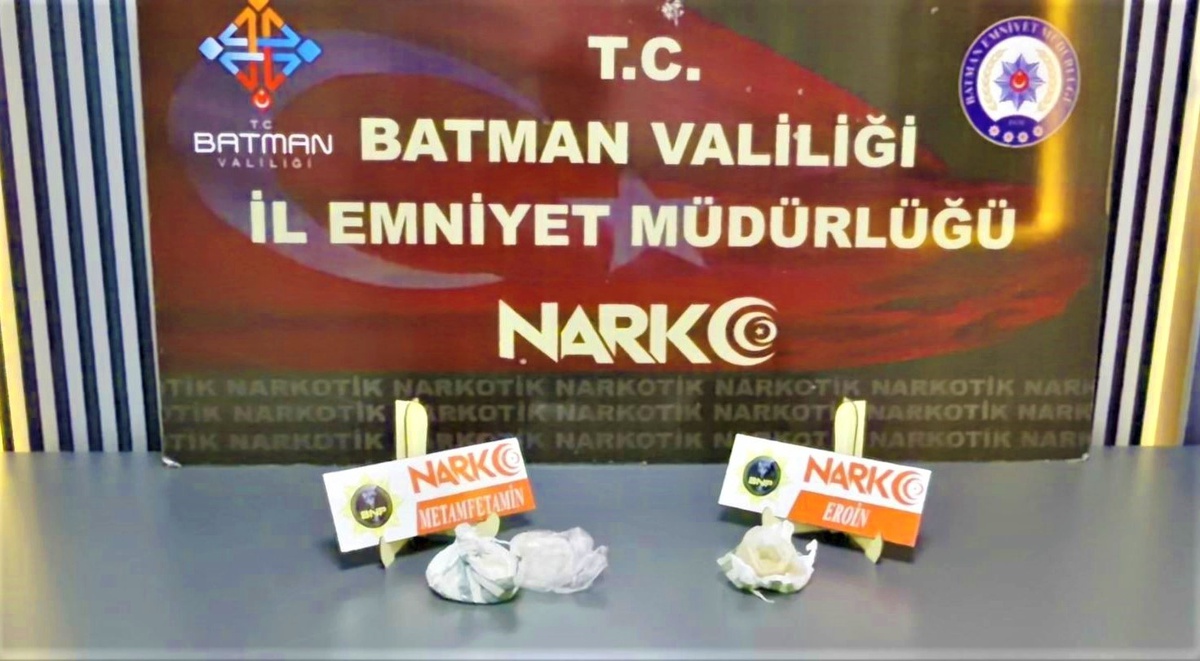 Batman\'da uyuşturucuyla yakalanan 2 kişi mahkemece tutuklanıp cezaevine gönderildi.