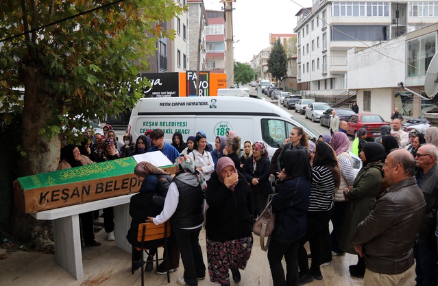 Keşan'da 2015'te kanseri yenen İsmet Polat Kaşıkçı, hastalığın nüksetmesiyle 30 yaşında yaşamını yitirdi
