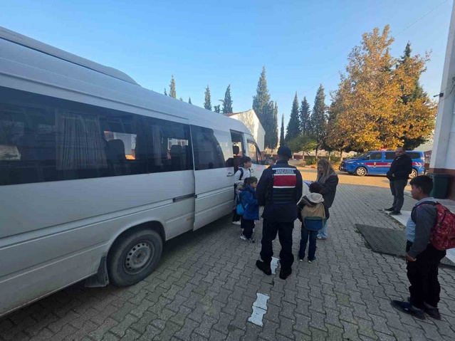 Bilecik jandarması, Osmaneli, Söğüt ve Bozüyük'teki 10 okulda denetim yaptı