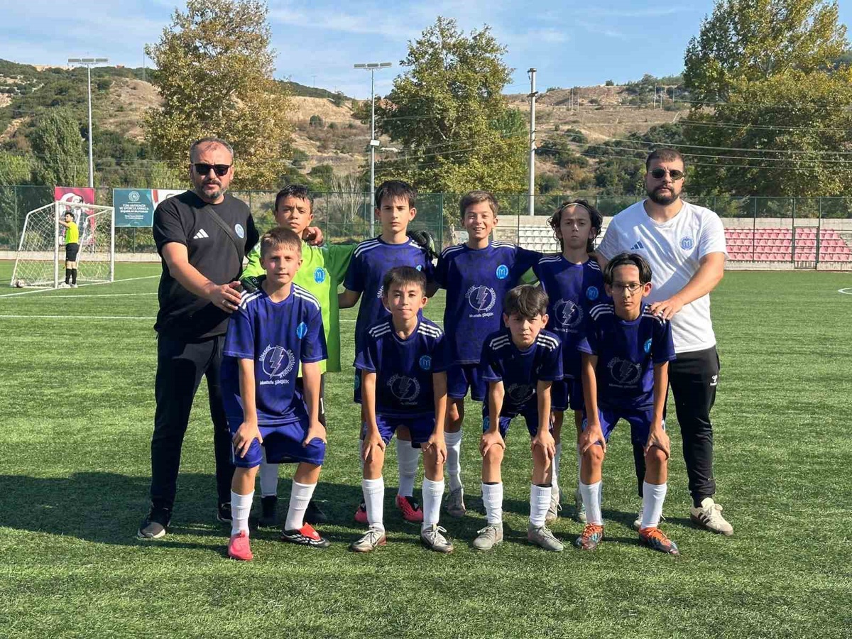 Bilecik U12 Gen&ccedil;ler Ligi'nde 1299 Bilecik Spor, lider 4 Eyl&uuml;lspor'u 0-0'la ge&ccedil;emedi