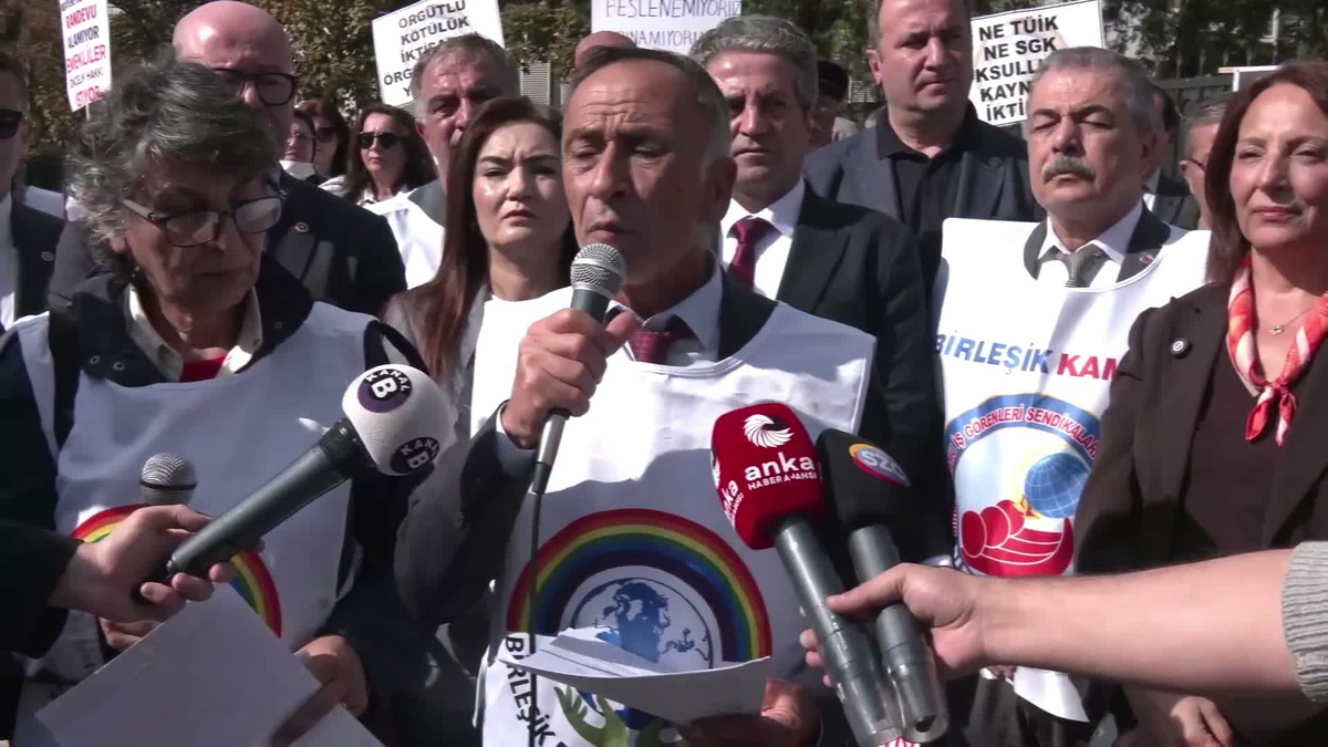 Emekliler Ankara\'da TBMM\'ye taleplerini iletti, 2027 bütçesi öncesi seçim istedi