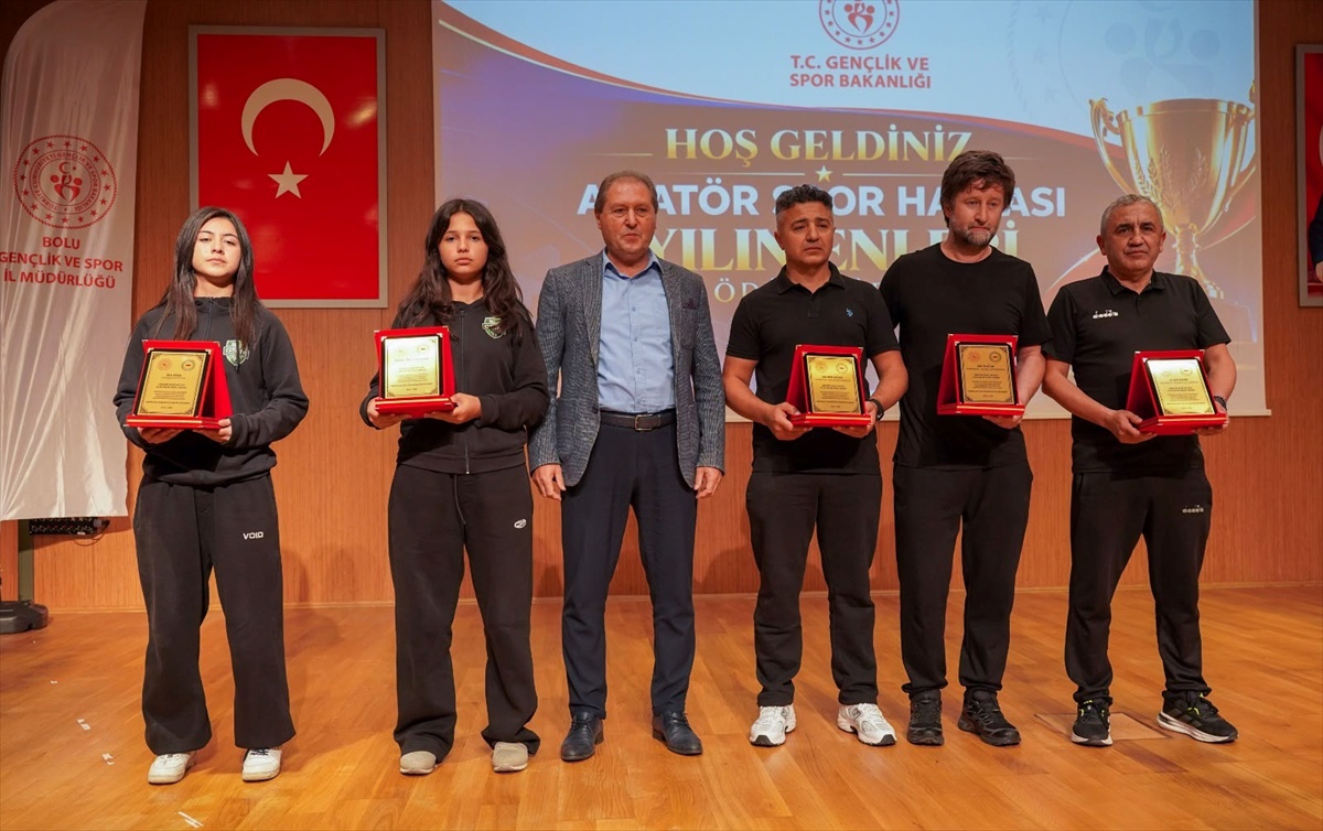 Bolu\'da Amatör Spor Haftası\'nda başarılı sporculara ödülleri verildi