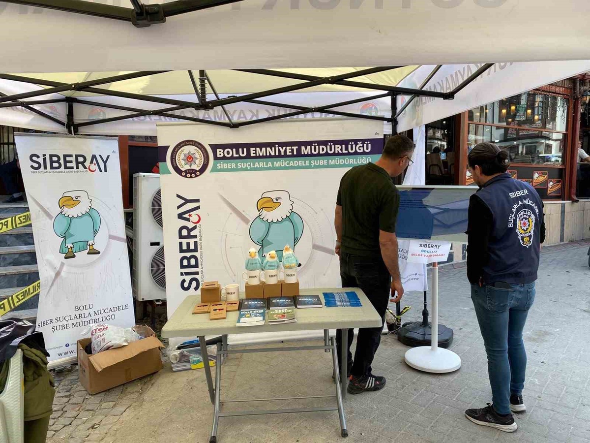 Bolu Göynük\'te SİBERAY standında vatandaşlar siber suçlara karşı bilgilendirildi