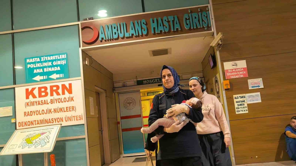 Bursa İnegöl\'de kanepeden düşen 2 aylık bebekte kırık ve beyin kanaması saptandı