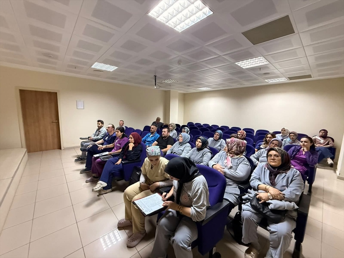 Bursa Orhaneli Devlet Hastanesi personeline enfeksiyon kontrol eğitimi verildi