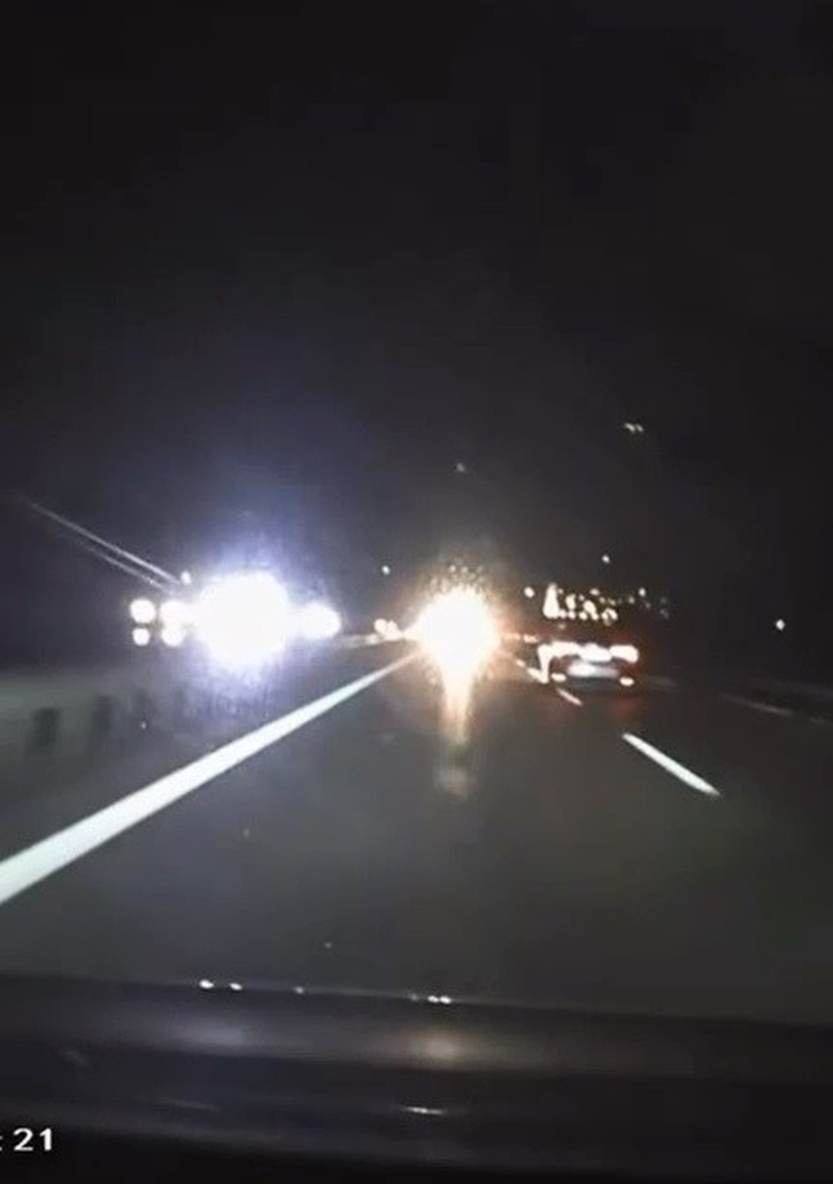 Bursa\'da otobanda ters yönde ilerleyen otomobil karşı yöndeki trafiği tehlikeye attı