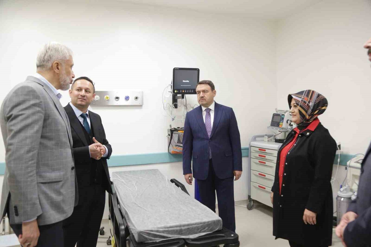 Kütahya Çavdarhisar\'da Devlet Hastanesi 5 acil hekimiyle törenle açıldı