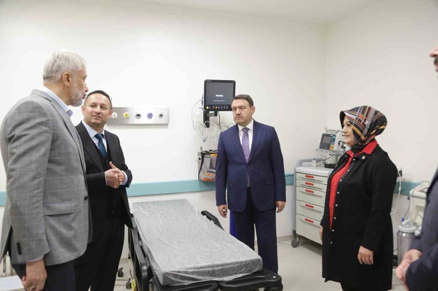 Kütahya Çavdarhisar'da Devlet Hastanesi 5 acil hekimiyle törenle açıldı