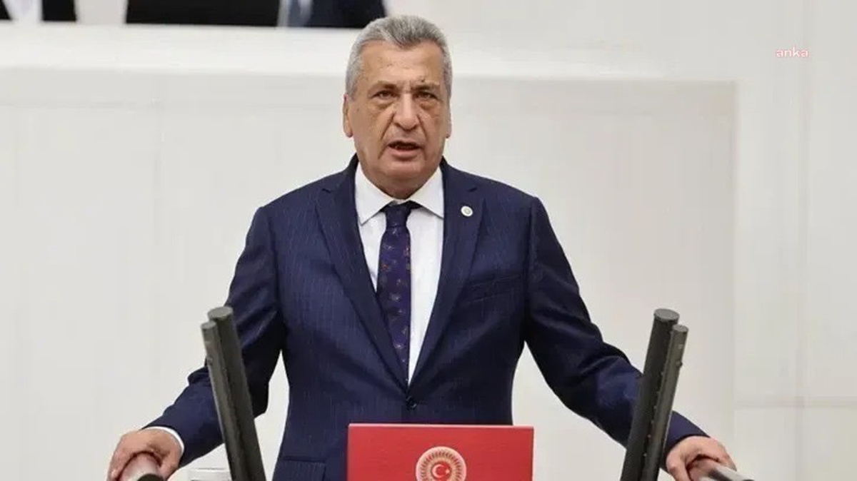 CHP\'li Öztürkmen, 13 ilde 55 medrese için Tekin\'in yanıtını eleştirip istifa istedi