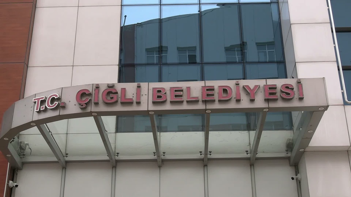 Çiğli Belediye Meclisi oturumu yeterli çoğunluk sağlanamayınca 16 Ekim\'e ertelendi