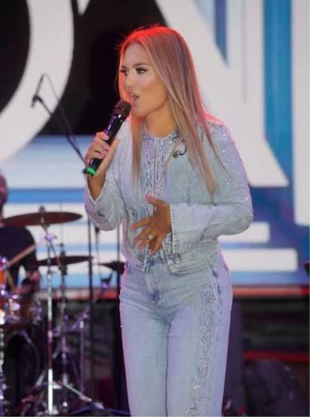 Demet Akalın’dan Erkan Petekkaya’nın Hülya Avşar yorumuna yanıt