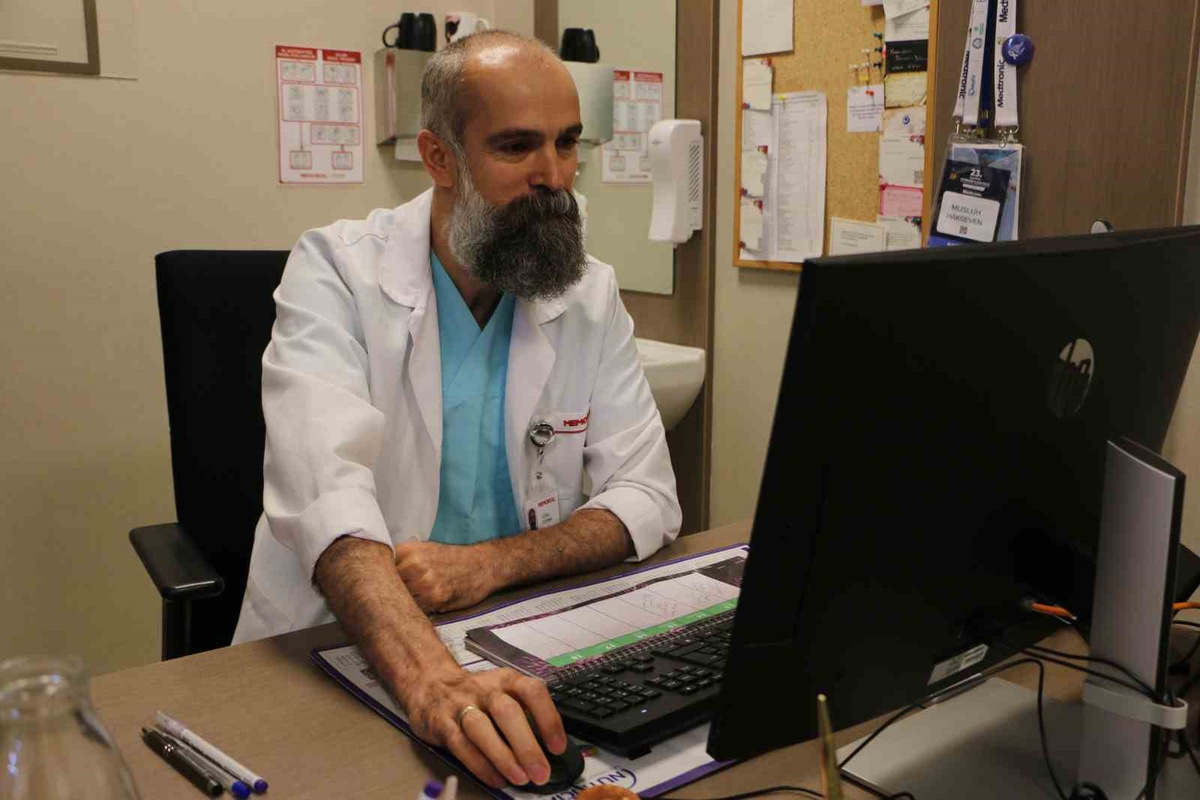 Diyarbakır\'da Dr. Hakseven, 8 kadından birinin meme kanseri riski taşıdığını söyledi