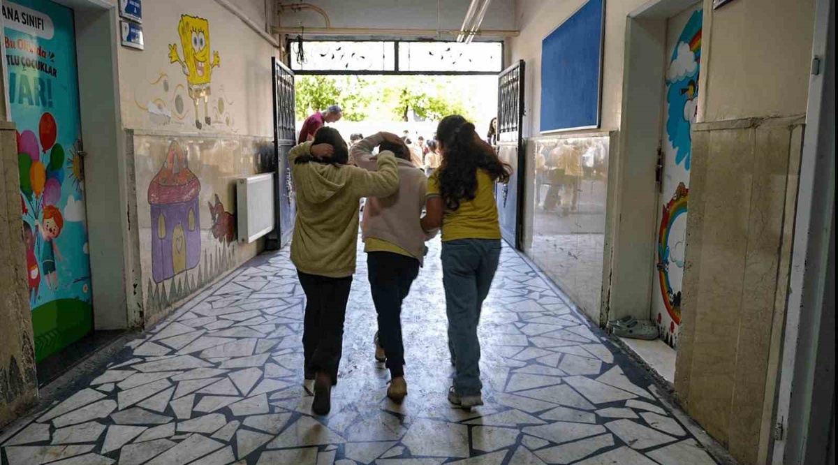Diyarbakır\'da öğrencilere afet farkındalık eğitimi ve deprem tatbikatı yapıldı