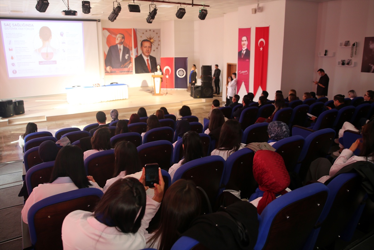 Ardahan\'da Dünya Kız Çocukları Günü\'nde saç ve cilt sağlığı paneli yapıldı