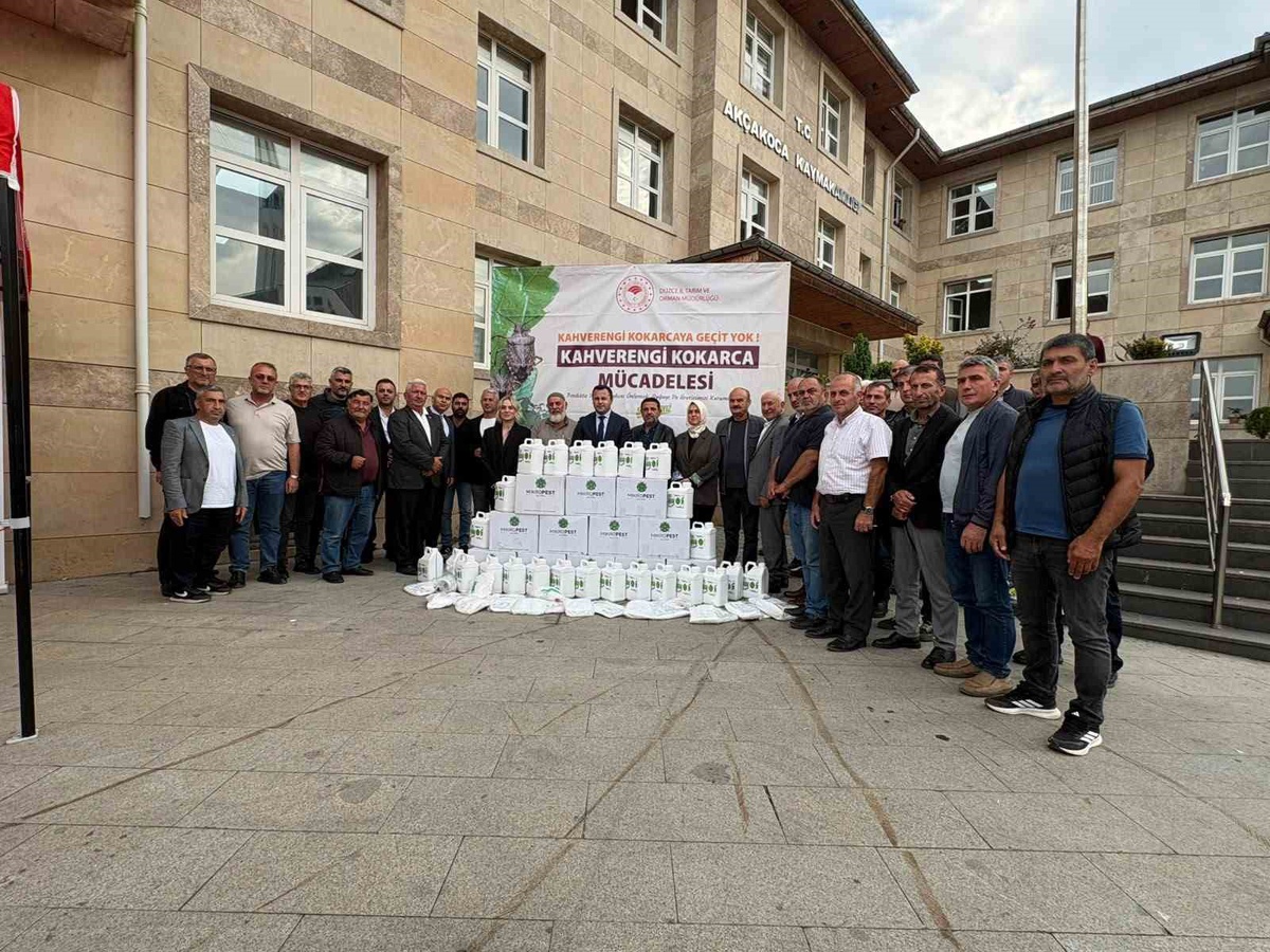 Düzce Akçakoca\'da kahverengi kokarca mücadelesi başladı, muhtarlara ilaç dağıtıldı
