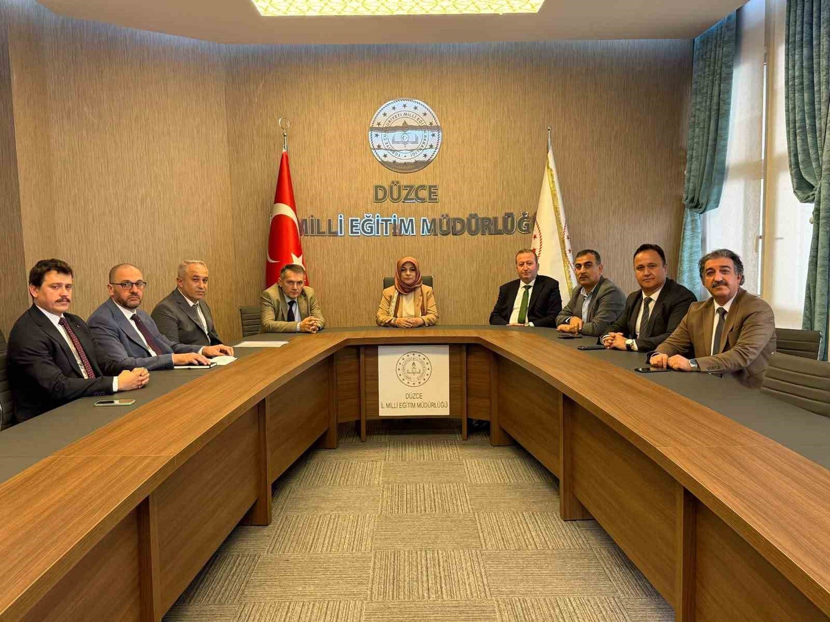 Düzce\'de taşımalı eğitim İl Değerlendirme Toplantısı\'nda kapsamlı değerlendirildi