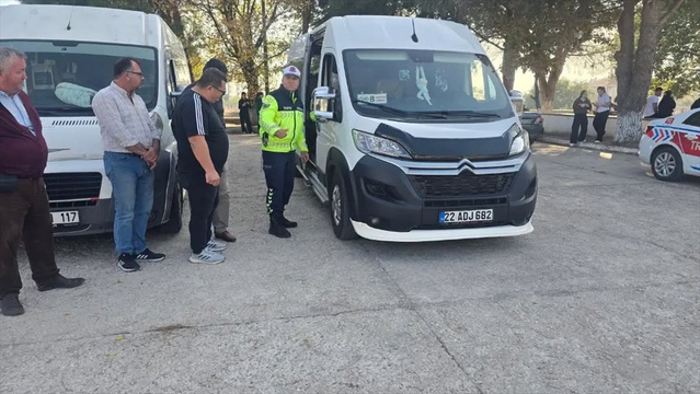 Edirne İpsala'da öğrenci servisleri jandarma ve Milli Eğitim ekiplerince denetlendi