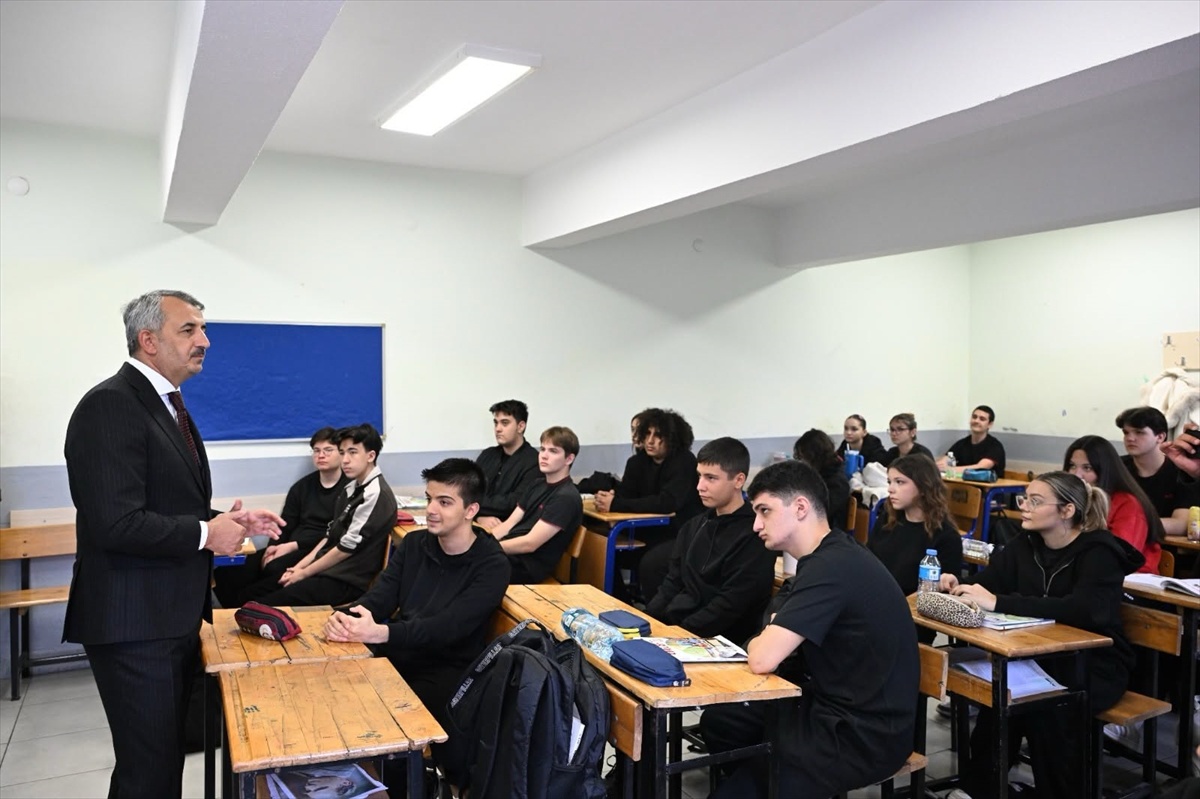 Edirne Valisi Sezer, 80. Yıl Cumhuriyet Anadolu Lisesinde öğretmenleri dinledi