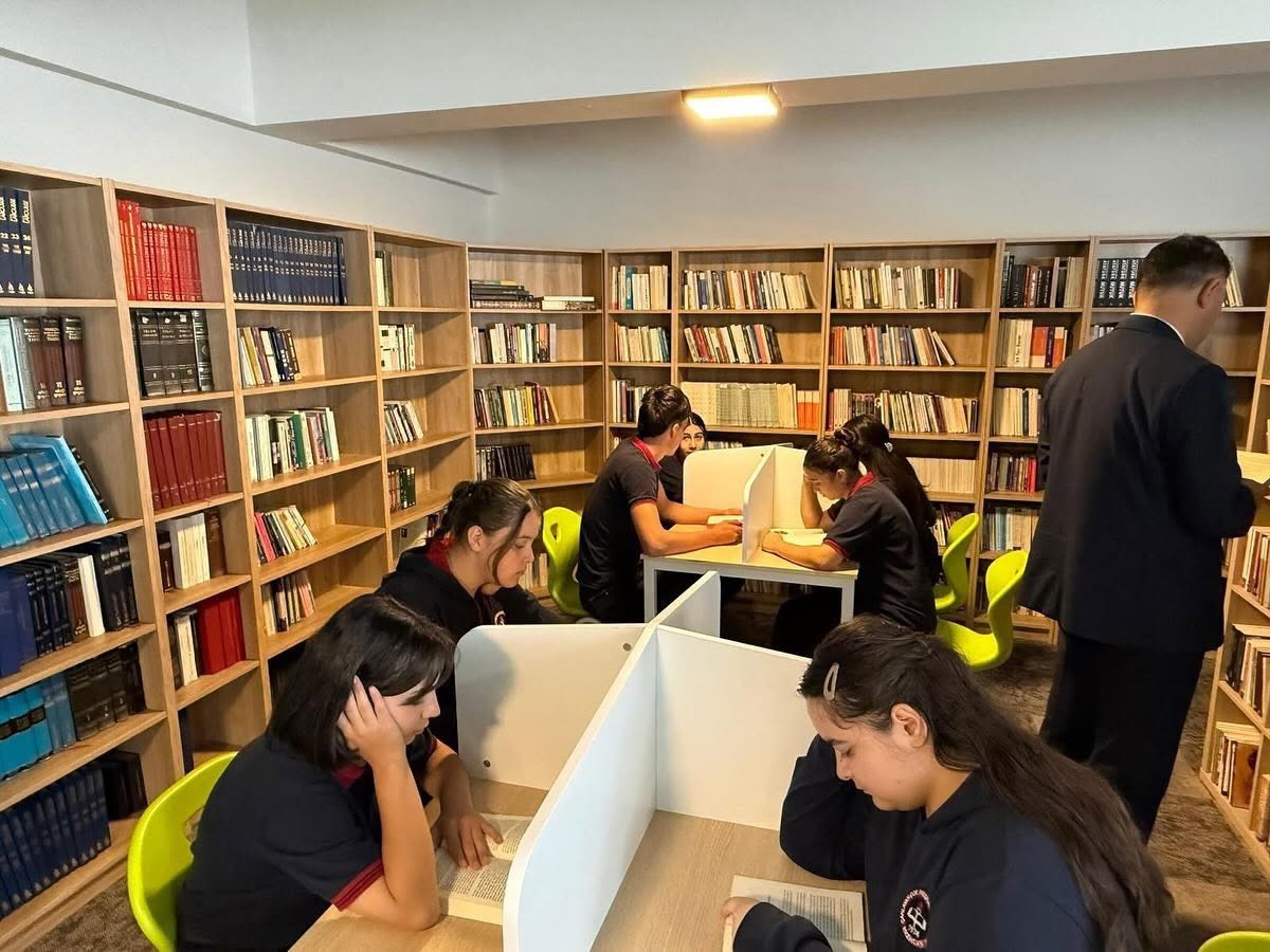 Erzincan Çağlayan\'da liseye Marmara Üniversitesi\'nin hazırladığı kütüphane açıldı