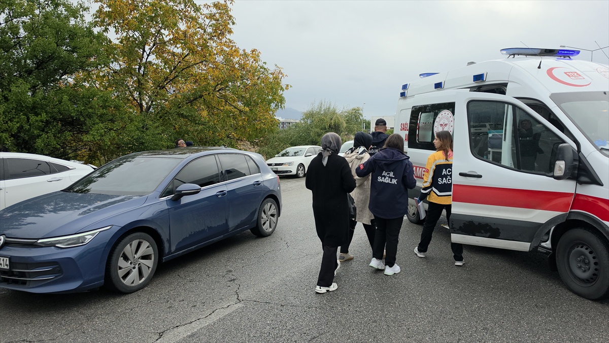 Erzincan\'da zincirleme kazaya 4 otomobil karıştı, 1 kişi yaralandı