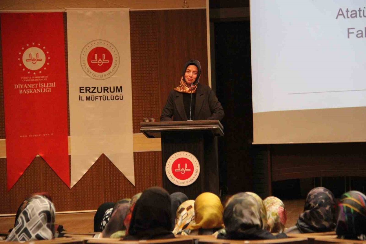 Erzurum İl Müftülüğü kadın öğreticilere \'Cami ve Sosyal Hayat\' konferansı düzenledi