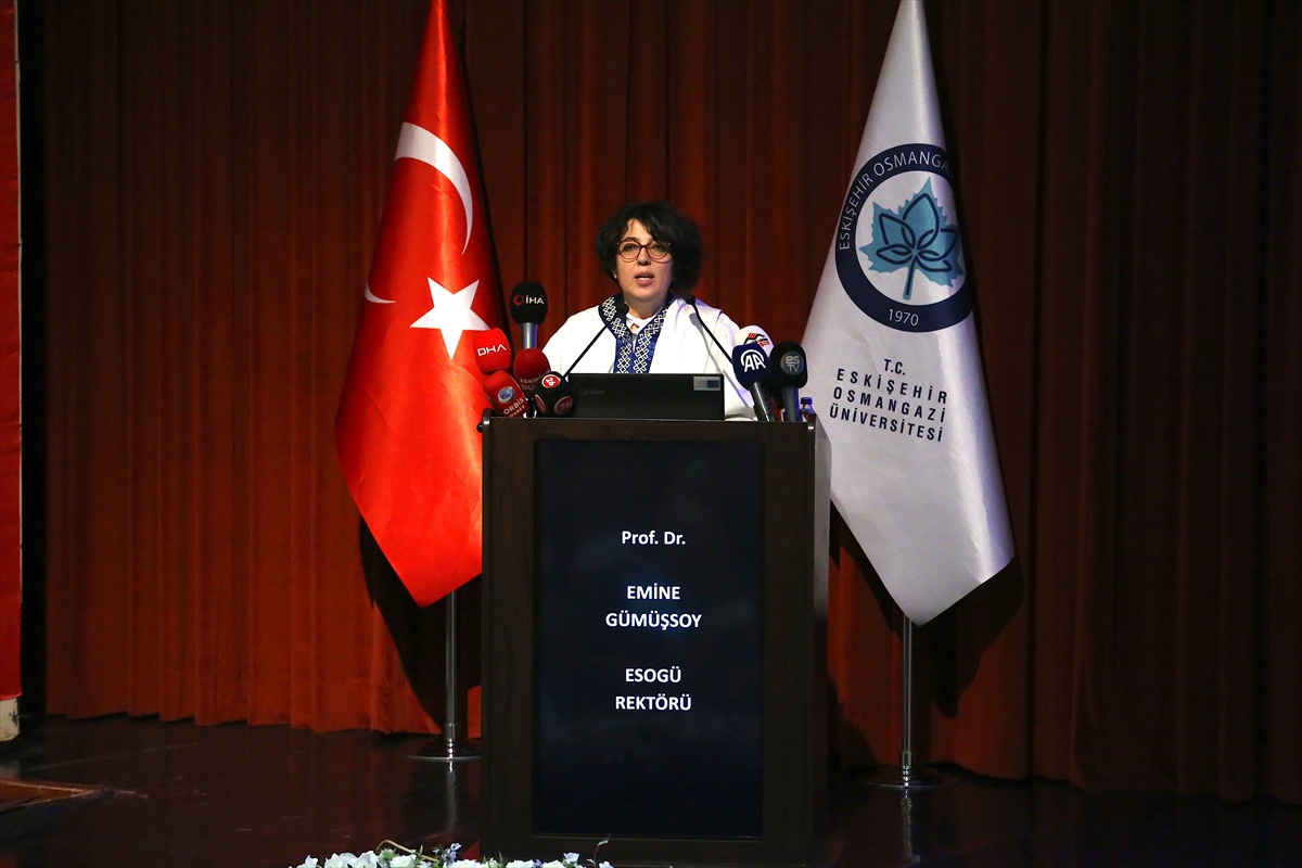 Eski TBMM Başkanı Şentop, ESOGÜ\'de gençlere kimlik ve kabiliyetten bahsetti